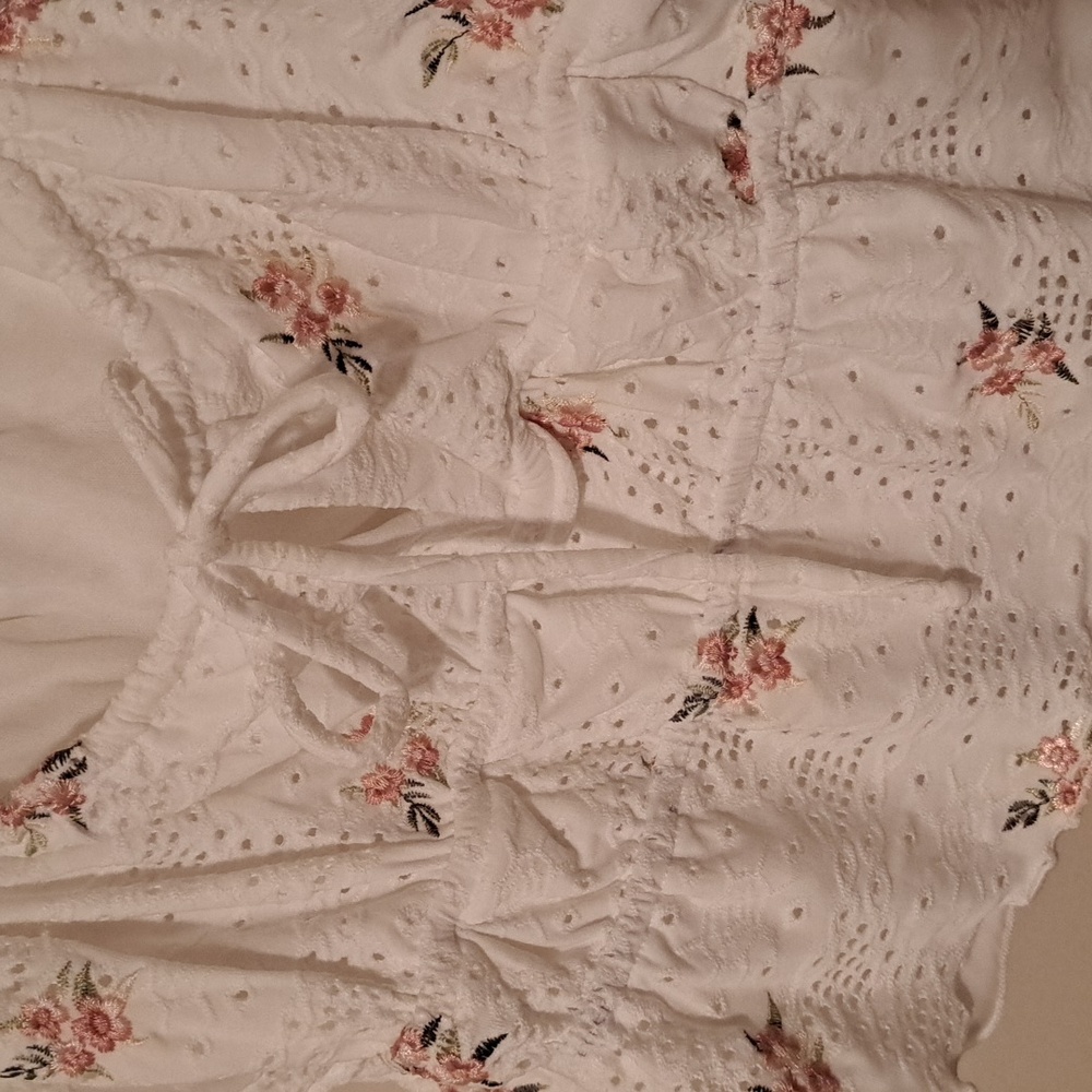 NWOT Kirious White Floral Eyelet Blouse.  Size Large. - Picture 3 of 8